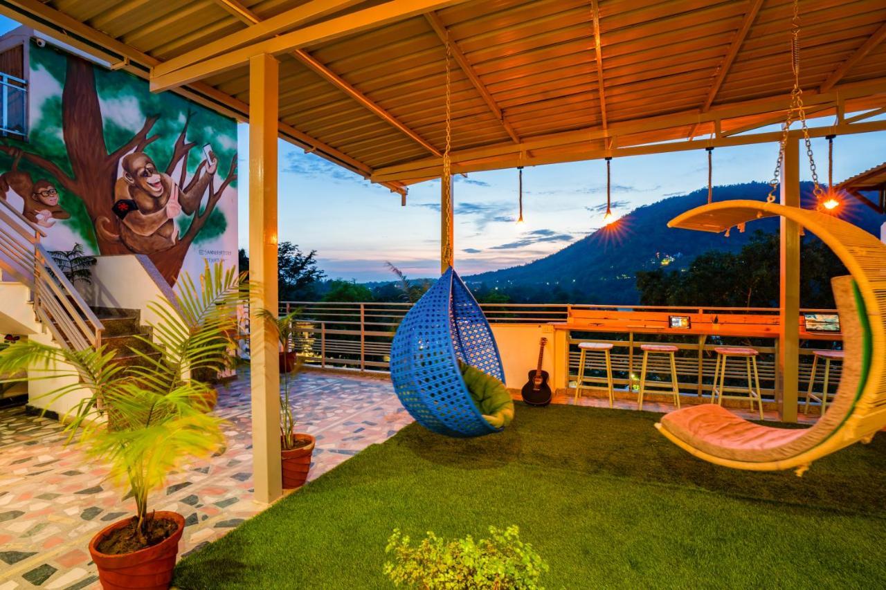 Zostel Rishikesh, Laxman Jhula Hostel Ngoại thất bức ảnh